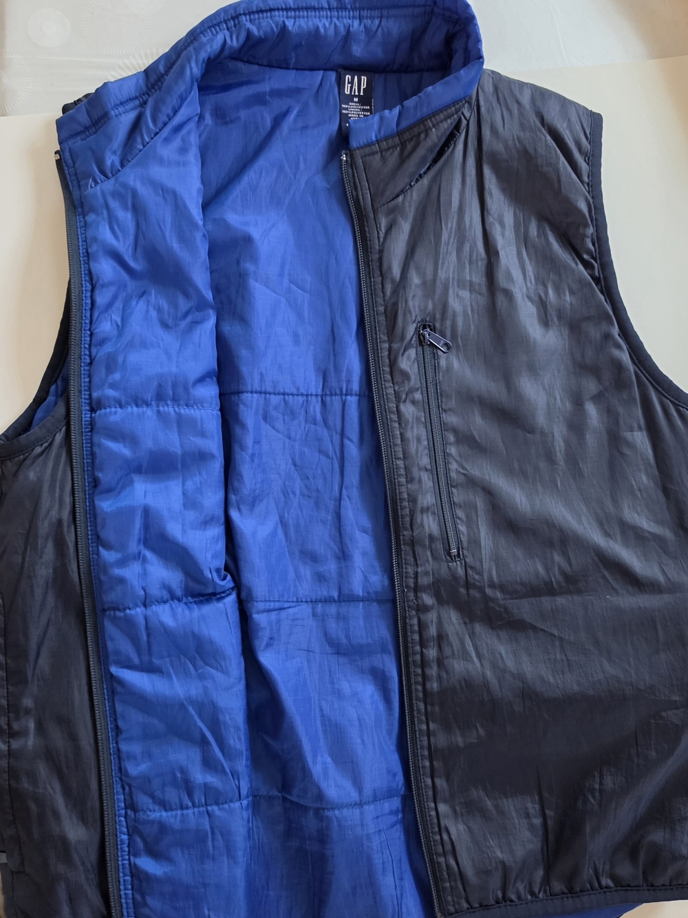 GAP Men’s Reversible Quilted Vest - Black & Royal Blue
